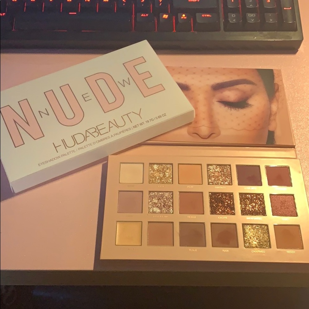 Huda Beauty Nude Palette